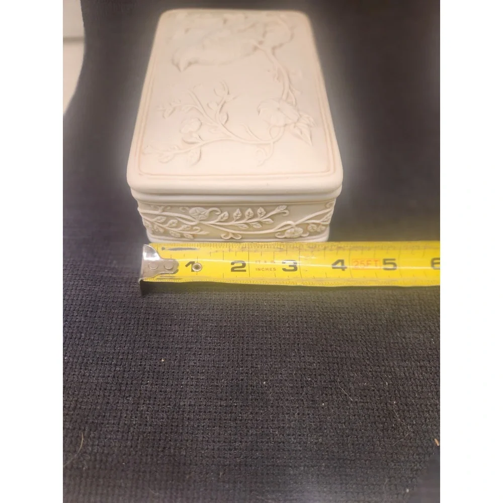 Vintage 2003 Sparrows Club Porcelain Bird‎ Music Trinket Box Plays 